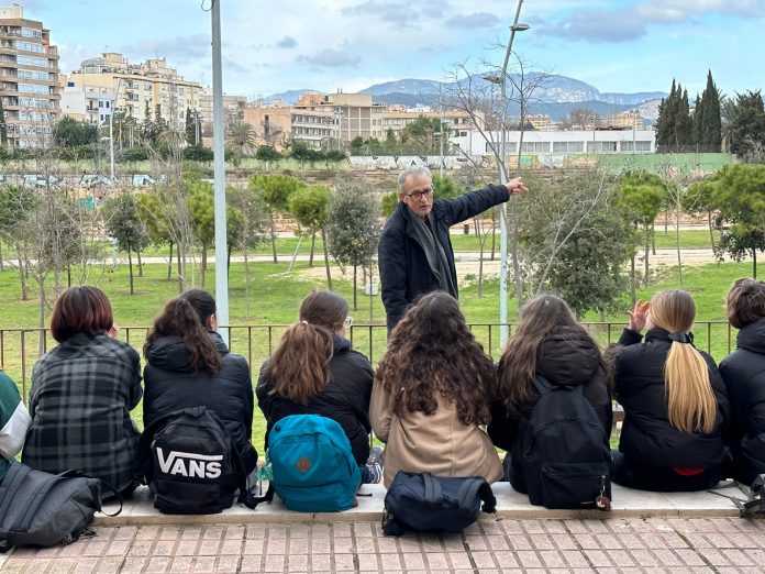 Los alumnos que co-diseñaron el nuevo Parc del Canòdrom comprueban los resultados finales de sus aportaciones