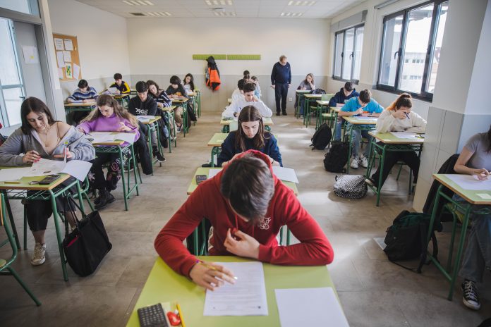 Estudiantes de 50 centros educativos de diferentes CCAA participan en la prueba piloto de acceso a la universidad