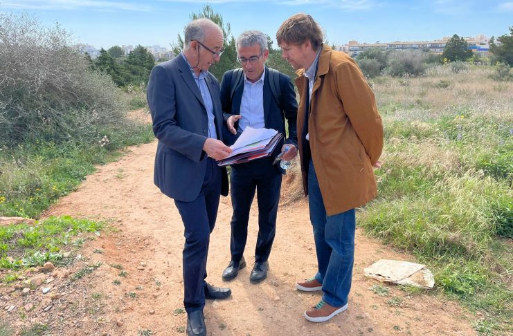 SEPES formaliza la cesión gratuita y anticipada de los terrenos para la construcción de equipamientos educativos y deportivos en Ca n'Escandell