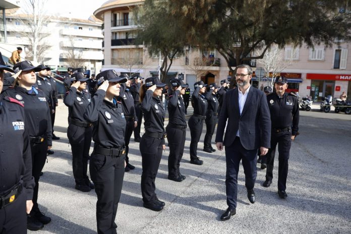 La Policía Local de Palma presenta a sus futuros agentes en Sant Ferran