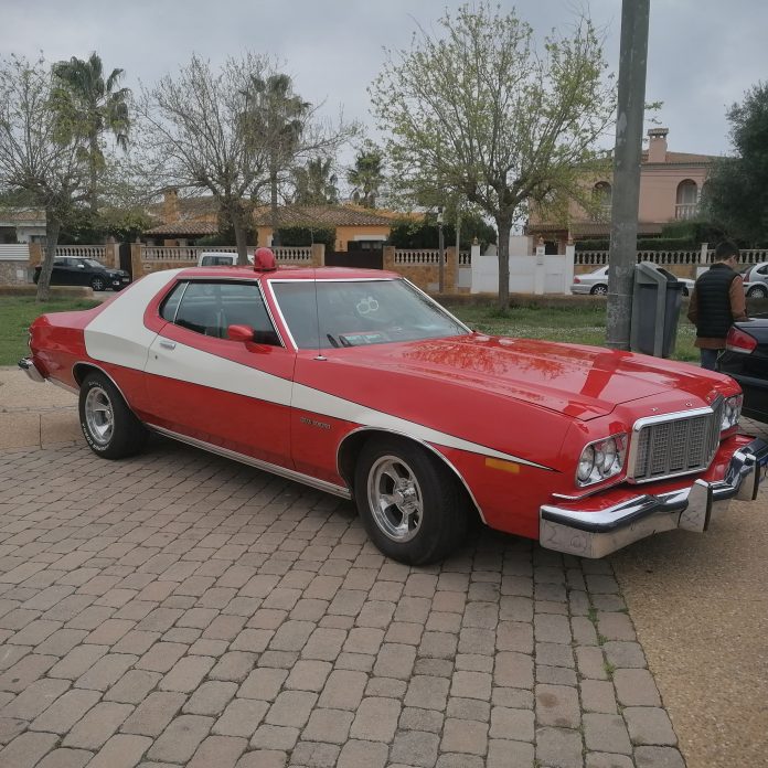 Primera exposición de coches americanos en Bahía Grande