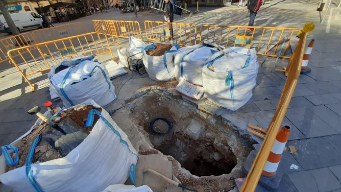 Se inicia la renovación de la red de agua potable y alcantarillado de la plaza España