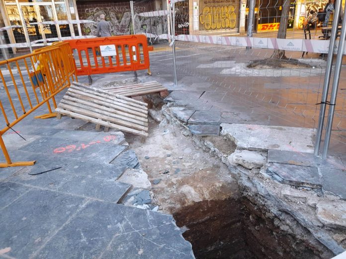 Más restos de la muralla renacentista en plaza España