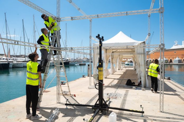 El montaje del Palma International Boat Show moviliza más de 180 personas para construir un recinto ferial en el Moll Vell