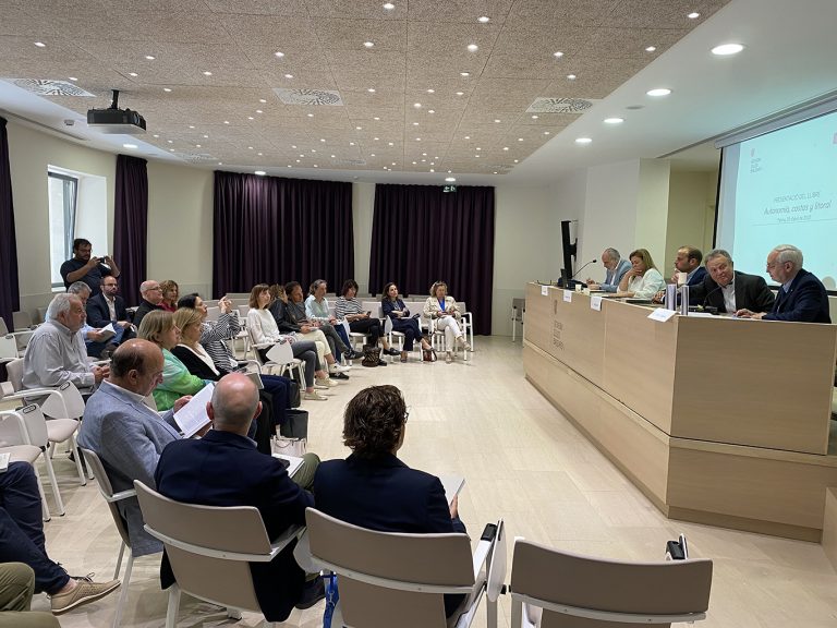 <strong>El Instituto de Estudios Autonómicos presenta la obra <em>Autonomía, costas y litoral</em></strong>