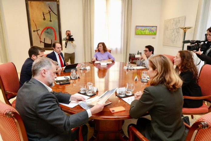 El presidente de Iberia garantiza al Govern el mantenimiento del empleo en Groundforce e Iberia