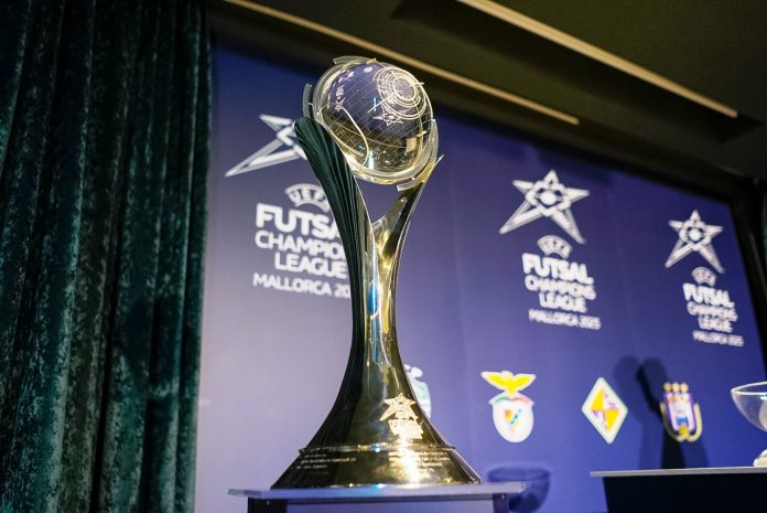 La Copa de la UEFA Futsal Champions League llega al vestíbulo de Cort