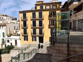 Finalizan las labores de desmontaje del antiguo ascensor de la plaza Mayor