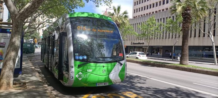 El primer bus eléctrico de la EMT ya circula por Palma