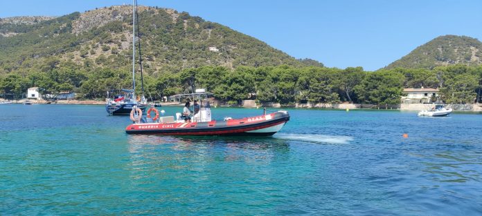 El IBANAT coordina una nueva temporada de vigilancia para evitar el fondeo sobre posidonia