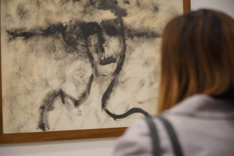 Joan Trujillo expone sus pinturas neoexpresionistas
