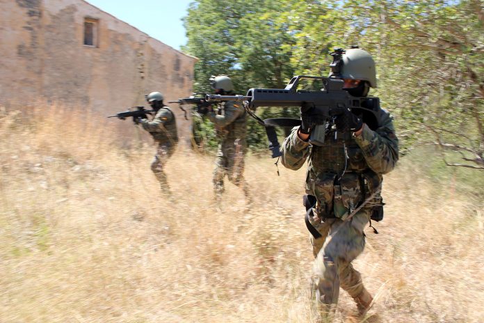 Unidades del Batallón Filipinas realizan ejercicios militares en el Campo de Maniobras Álvarez de Sotomayor (Almería)