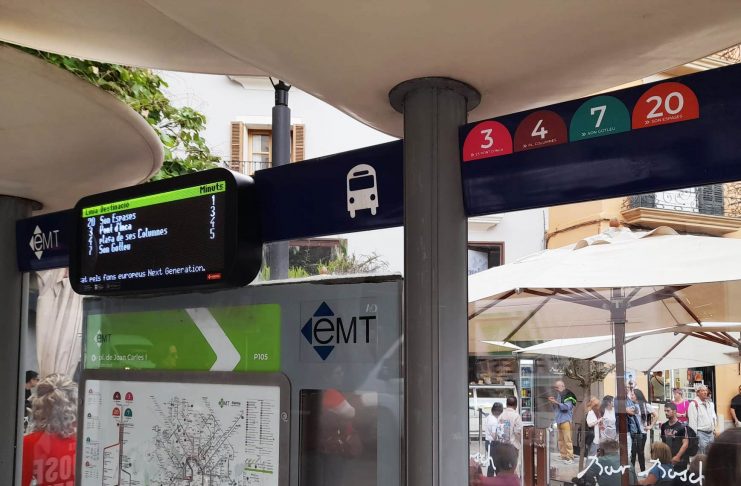 La EMT Palma renueva las pantallas informativas en 10 paradas de la ciudad