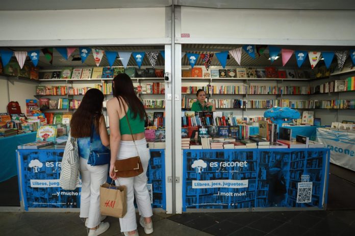 El paseo del Born acoge durante diez días la 41ª edición de la Feria del Libro