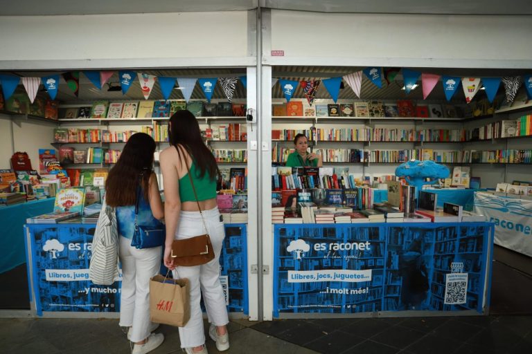 El Born acoge la 41ª edición de la Feria del Libro