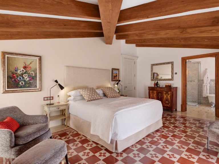 El hotel boutique Glòria de Sant Jaume*****, de Palma, ha sido reconocido por los usuarios de TripAdvisor como uno de los mejores hoteles del mundo, alzándose con el 1 2023 Travelers’ Choice Best of the Best