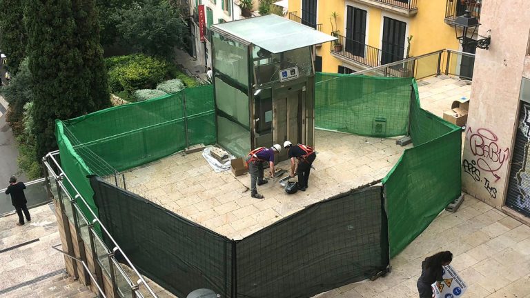 Empieza el montaje del nuevo ascensor que conectará plaza Mayor con Las Ramblas