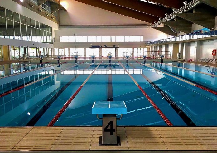 Es realitzarà la instal·lació de la làmina impermeabilitzant del vas de la piscina profunda i de les rajoles del perímetre