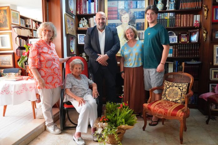Palma felicita a la palmesana Ángeles Puché por su 100º cumpleaños