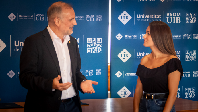 La UIB y el Colegio Oficial de Trabajo Social de las Islas Baleares firman un convenio de colaboración