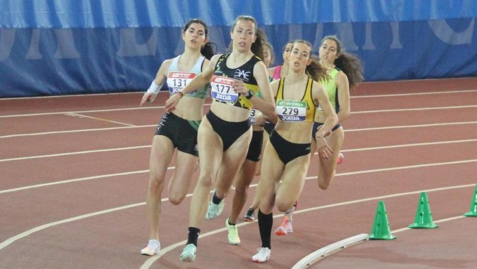 Alba Serrano y Amelia Weeks, campeonas de España Sub18, lideran la nueva generación de jóvenes del atletismo balear