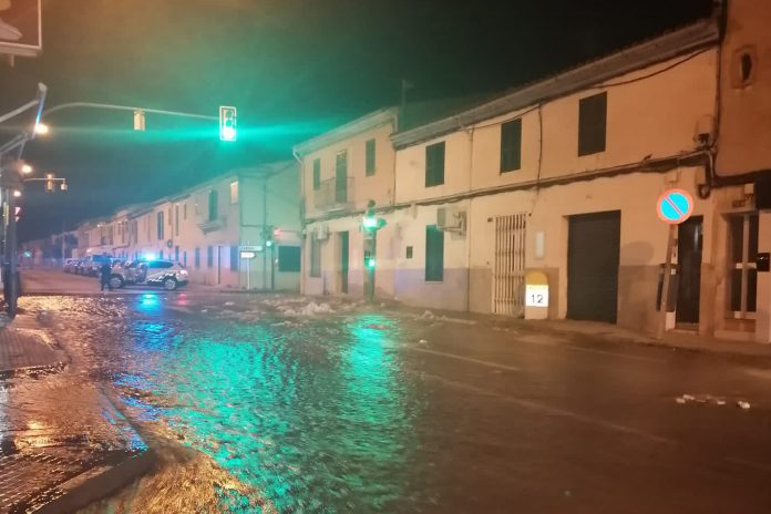 Es Pil.lari se queda sin agua potable por la rotura de la arteria de Levante