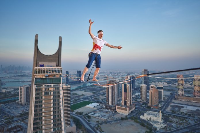 Roose se pasea por el horizonte de Doha y en los libros de récords