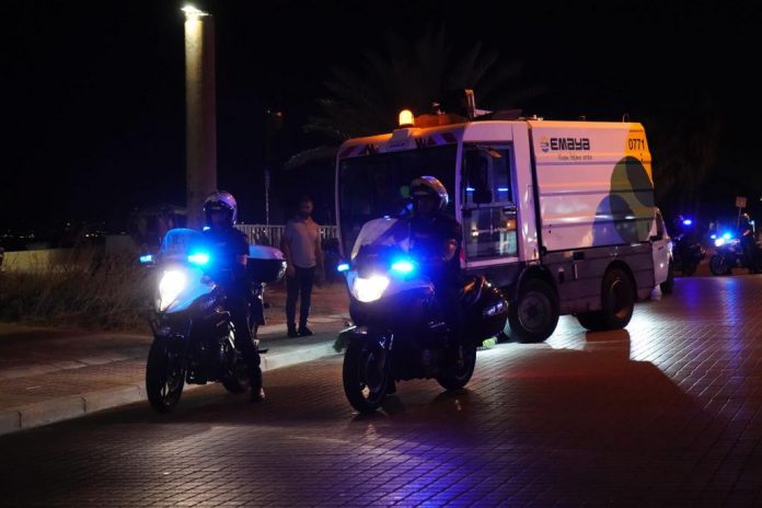 Operativo coordinado de la Policía Local y Emaya en la Platja de Palma