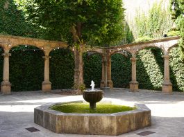 El claustro barroco del Convent del Marqués de Santa María