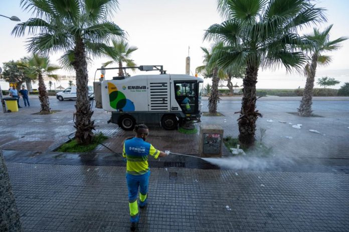 Se refuerza la limpieza en la Platja de Palma