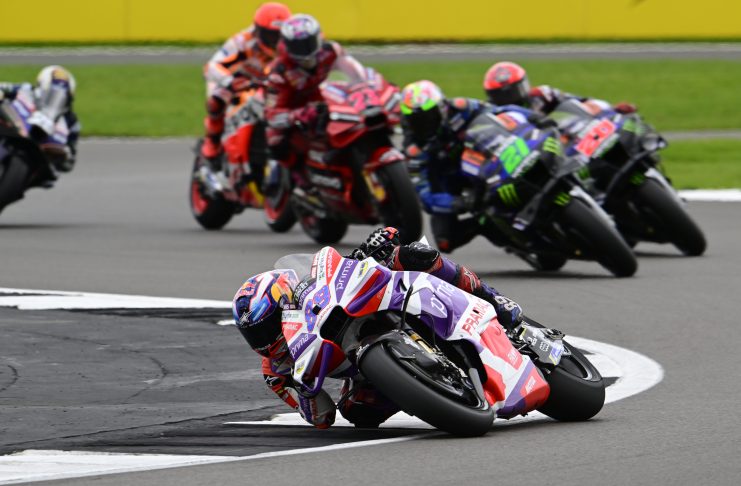 Binder lleva a Oliveira al podio en el emocionante Gran Premio de Gran Bretaña