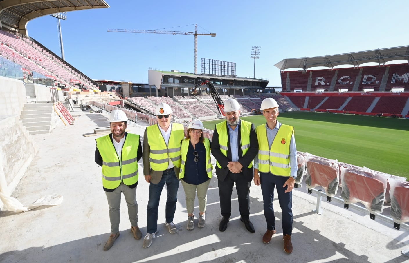 El alcalde visita las obras de reforma del estadio de Son Moix