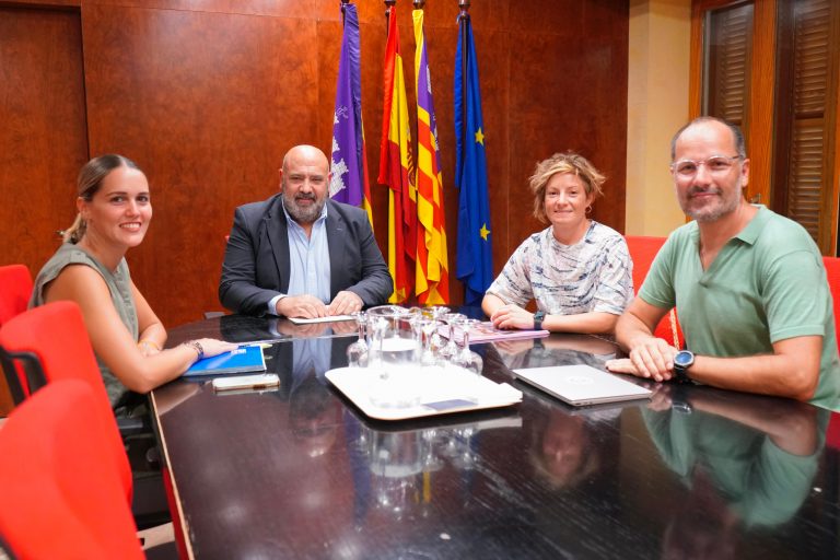 Jaime Martínez se reúne con la asociación social Espiral   