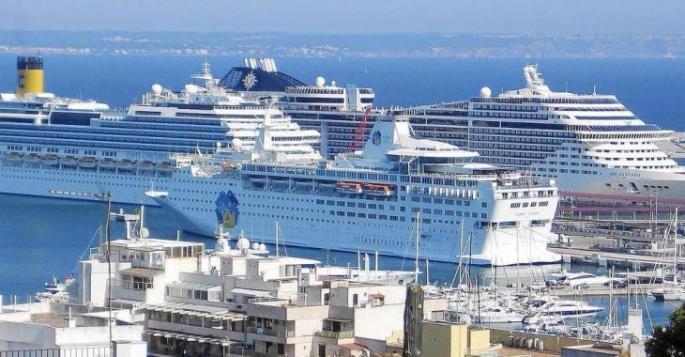 La Plataforma contra los megacruceros insta al Gobierno a situarse a la vanguardia en la gestión del turismo de cruceros