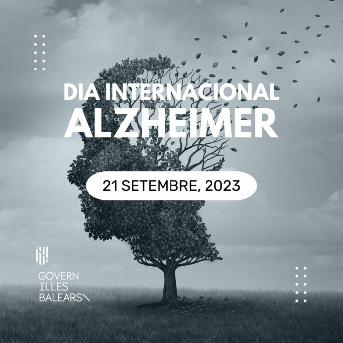 Cada año se diagnostican en Baleares 800 nuevos casos de la enfermedad de Alzheimer, según datos del Servicio de Neurología del Hospital Universitario Son Espases. En total, se calcula que esta enfermedad degenerativa afecta entre 5.000 y 10.000 personas de nuestra Comunidad, lo que significa una prevalencia de un 2,5-5 % de la población mayor de 65 años de las islas. En España se diagnostican cada año 40.000 nuevos casos, un 65 % más en mujeres, y en un 90 % afecta a mayores de 65 años. Según datos de la Sociedad Española de Neurología, en España ya hay más de 800.000 personas que padecen esta enfermedad. Día Mundial del Alzheimer El Día Mundial del Alzheimer se celebra cada 21 de septiembre desde 1994, fecha en que la Organización Mundial de la Salud y la Federación Internacional del Alzheimer acordaron marcarlo en el calendario para crear consciencia sobre la enfermedad y promover la comprensión y el apoyo a las personas que la padecen, así como a sus familias y cuidadores. El Alzheimer es una enfermedad neurodegenerativa crónica y progresiva que afecta principalmente a las personas mayores. Es un trastorno grave, degenerativo, provocado por la pérdida gradual de neuronas cerebrales. Se caracteriza por la pérdida de memoria y otras habilidades cognitivas, como el pensamiento, la memoria y el lenguaje, así como por cambios en el comportamiento y la personalidad. Es una enfermedad que conlleva numerosos desafíos emocionales, sociales y psicológicos tanto para las personas que lo padecen como para sus familiares. A día de hoy no existe ningún tratamiento que cure la enfermedad de Alzheimer, de ahí la importancia de seguir avanzando en investigación. El lema “Integrando la Innovación” recuerda a la comunidad científica la importancia de mantener el impulso en investigación de síntomas, mecanismos y posibles tratamientos del Alzheimer. Diagnóstico precoz La manera en la que aparece la enfermedad es muy variada y a menudo no se nota hasta que ha evolucionado. Algunos de los síntomas que pueden hacer sospechar la aparición del Alzheimer son la pérdida de memoria, trastornos del lenguaje, desorientación, cambios de humor o de personalidad, dificultad para realizar tareas habituales de casa, trabajo o tiempo libre, pérdida de inciativa, etc. A pesar de ser una de las principales causa de consulta en los servicios de Neurología de los hospitales, se trata de una enfermedad infradiagnosticada, en la que existen muchos casos leves aún sin diagnosticar. Detectar la enfermedad precozmente permite definir la causa del trastorno, hacer exámenes y tomar medidas farmacológicas y terapéuticas, una mejor planificación para los cuidados y una mejor calidad de vida para los pacientes.