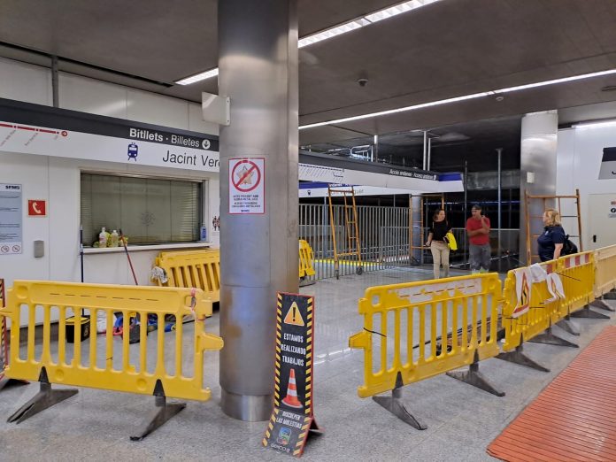 SFM inicia una actuación de limpieza integral en la estación de Jacint Verdaguer