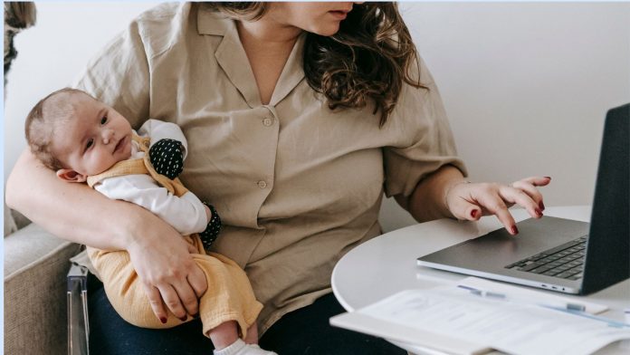 Diez medidas para evitar el abandono de la carrera académica tras la maternidad