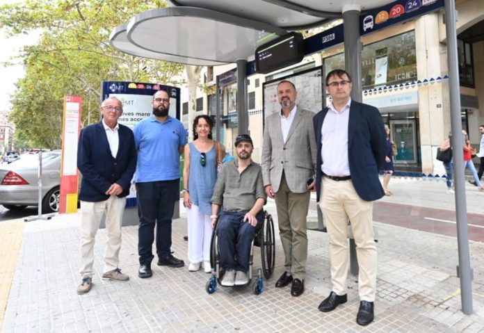 La EMT Palma presenta la “marquesina piloto” del Plan Integral de Accesibilidad de Paradas