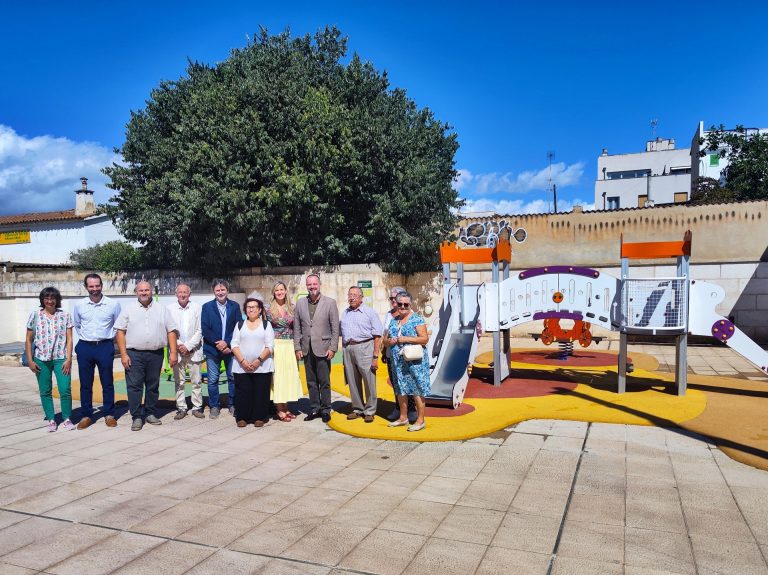 La  plaza junto al casal de Can Alonso estrena nuevos juegos infantiles y un circuito bio saludable