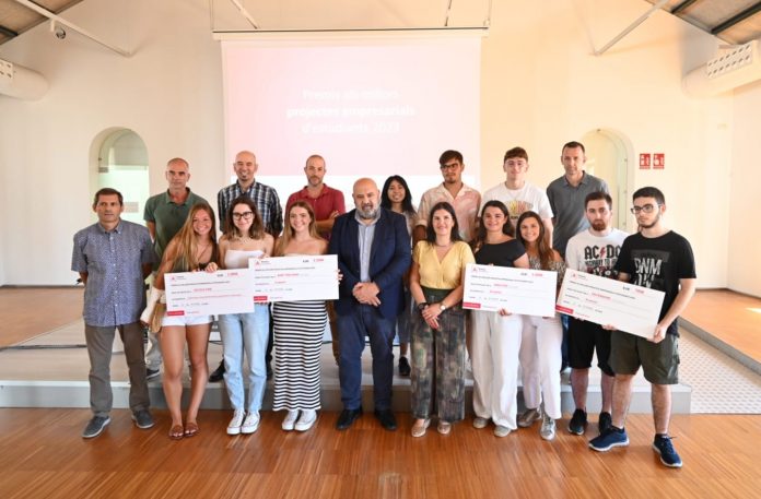 Alumnos de la escuela EDIB ganan el primer premio del concurso PalmaActiva a los mejores proyectos empresariales