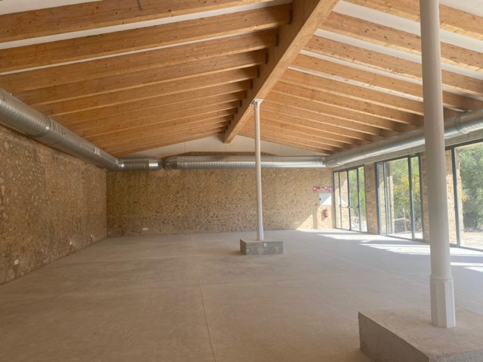 sala multifuncional del refugio de Galatzó para la celebración de reuniones, conferencias y eventos culturales y de medio ambiente