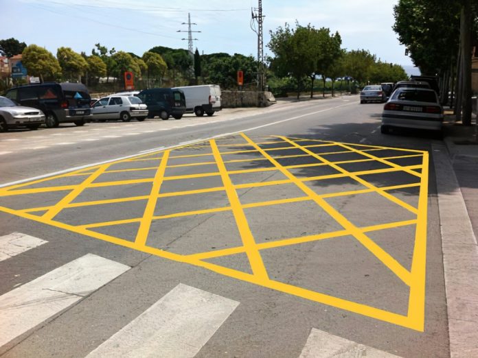 Cort pintará una cuadrícula amarilla en la calle Dragonera en la intersección con Cepeda y Vicenç Joan i Roselló