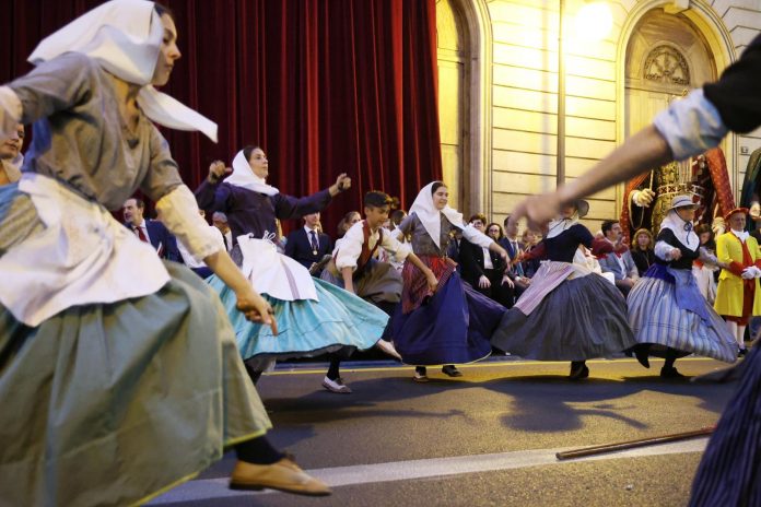 Récord de participantes en la colcada del carro triunfal de santa Catalina Tomás 2023: más de 700 personas de diferentes municipios desfilan por las calles de ciudad