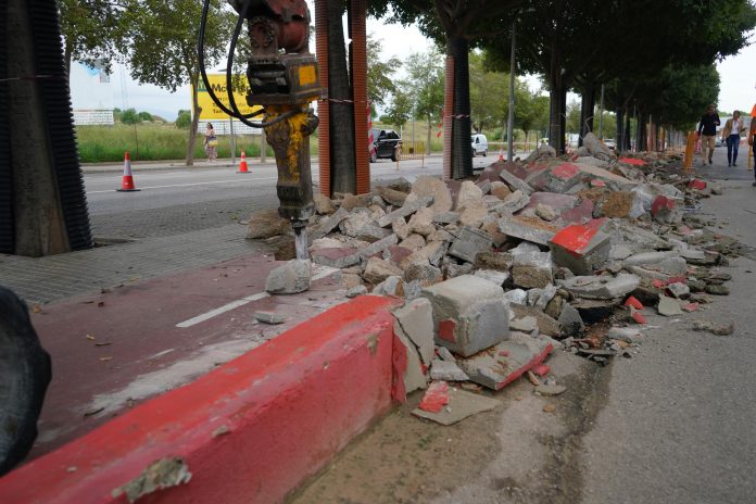 El carril bici del Camí dels Reis se traslada de la acera a la calzada