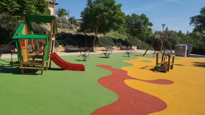 Se renueva la zona deportiva del parque de Son Peretó y la de juegos infantiles del parque de Son Quint