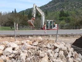 Obras en la rotonda entre la carretera Alaró-Consell y el Camí Vell d’Orient