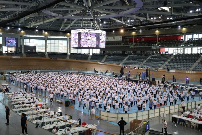 Día de Baile en Línea de personas mayores con la participación de 1.500 personas