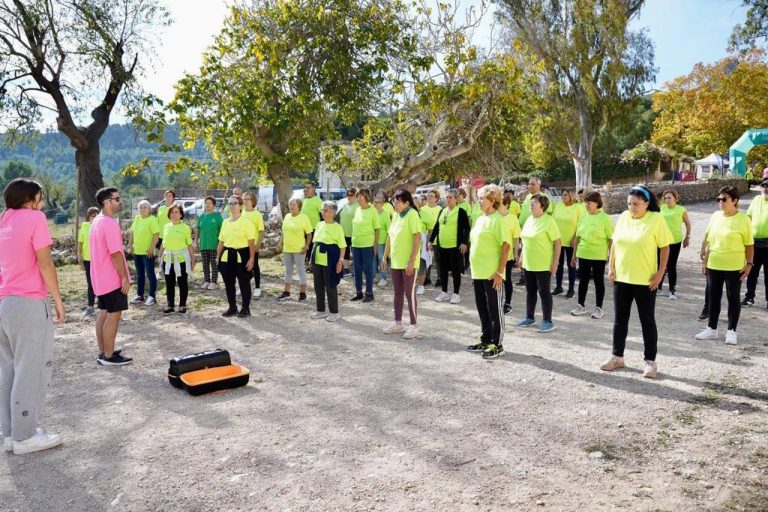 Las jornadas «InterMou-te» reúnen a más de 700 personas mayores haciendo ejercicio en espacios naturales