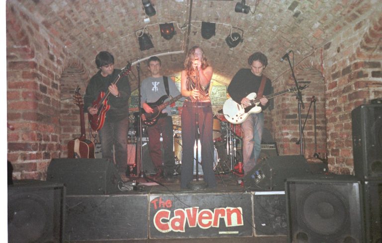 Tributo musical a Sunflowers por el 25 aniversario de "Happy Birthday"