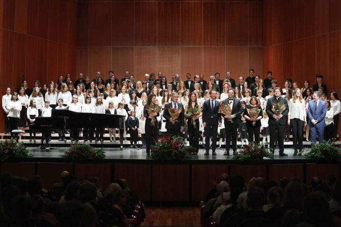 El Teatre Principal recauda casi 5.000 euros por el Banco de Alimentos con los conciertos de Navidad de los coros